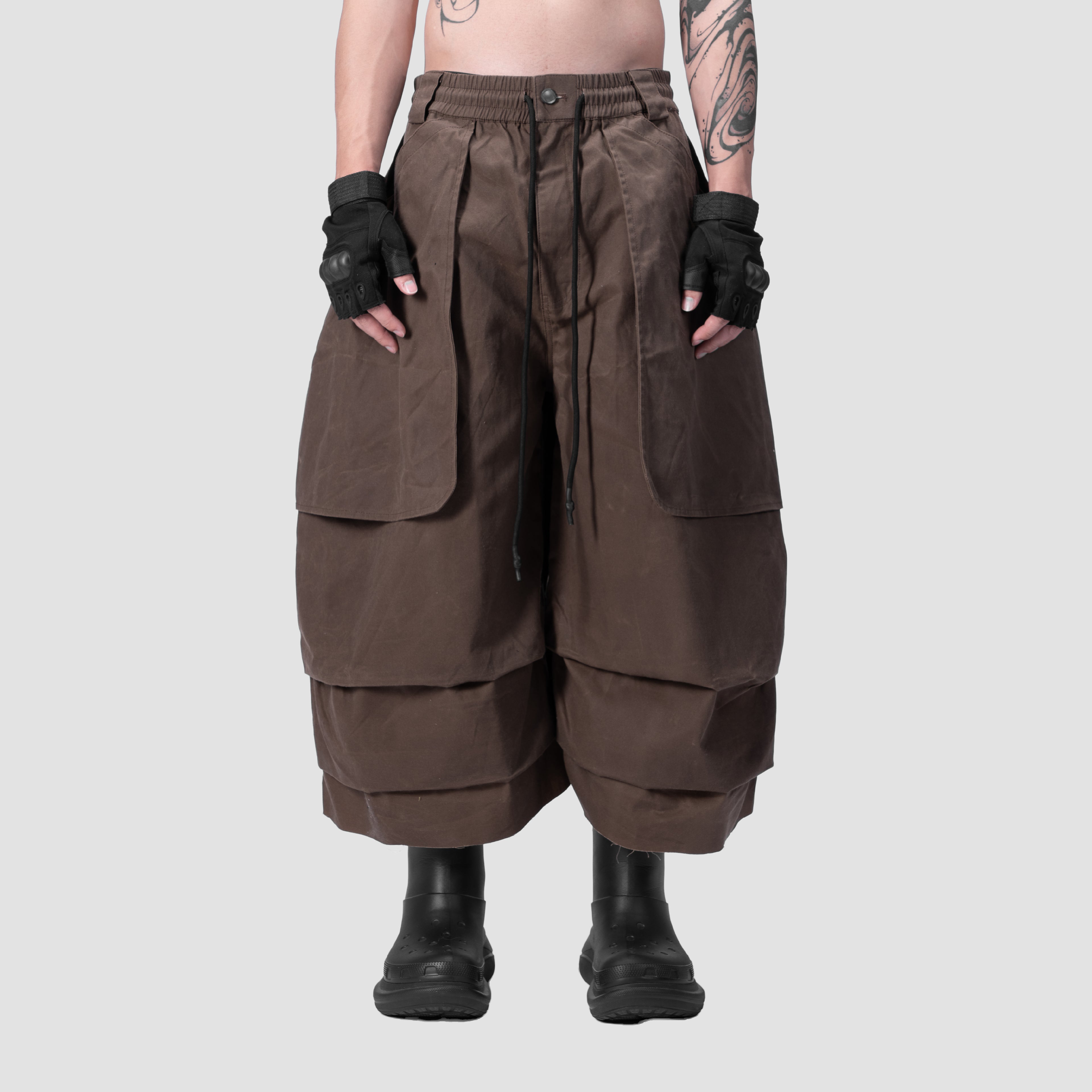 KNEE PLEATED JORTS - BROWN