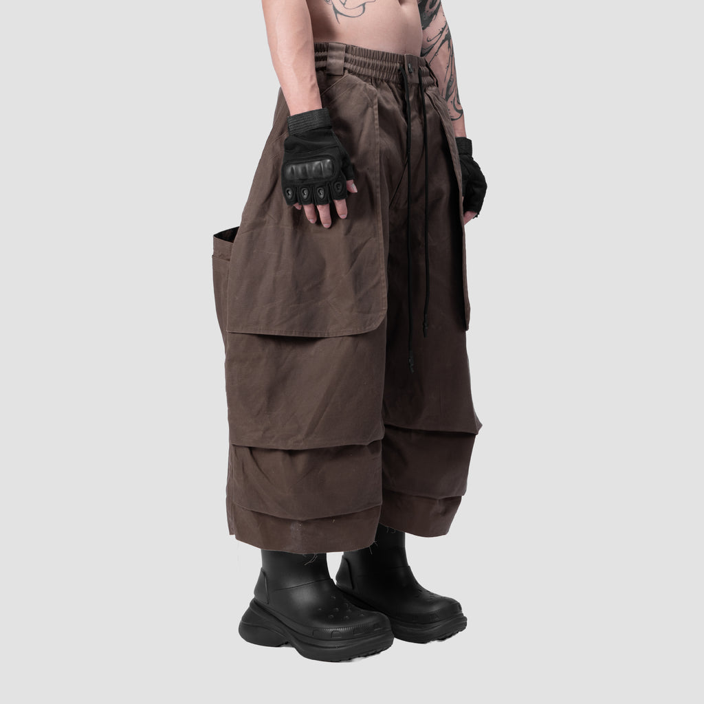 KNEE PLEATED JORTS - BROWN