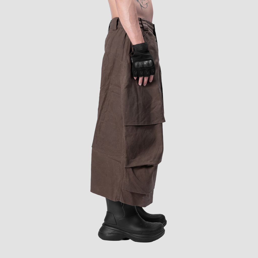 KNEE PLEATED JORTS - BROWN