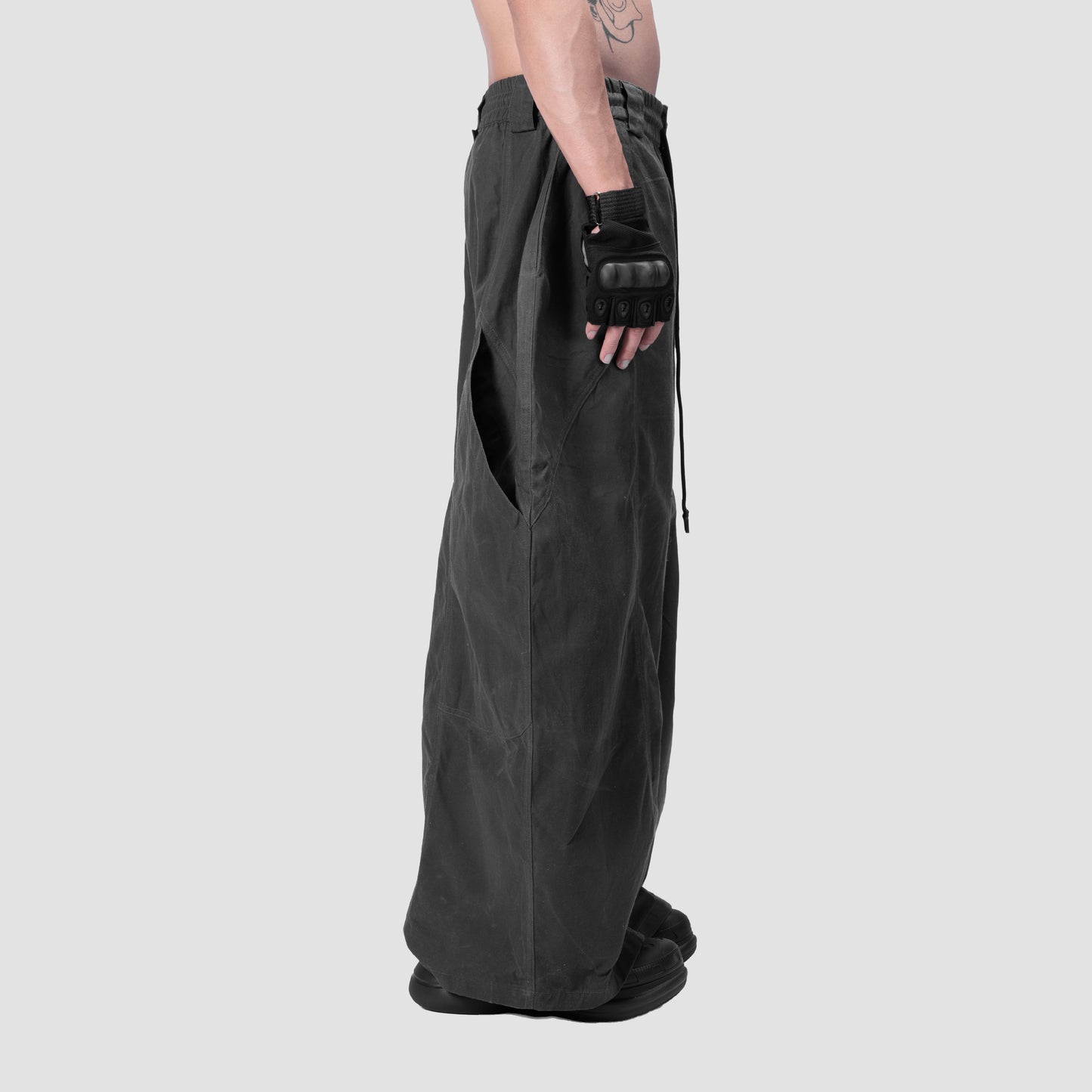 SPLIT CURVE PANTS - GREY