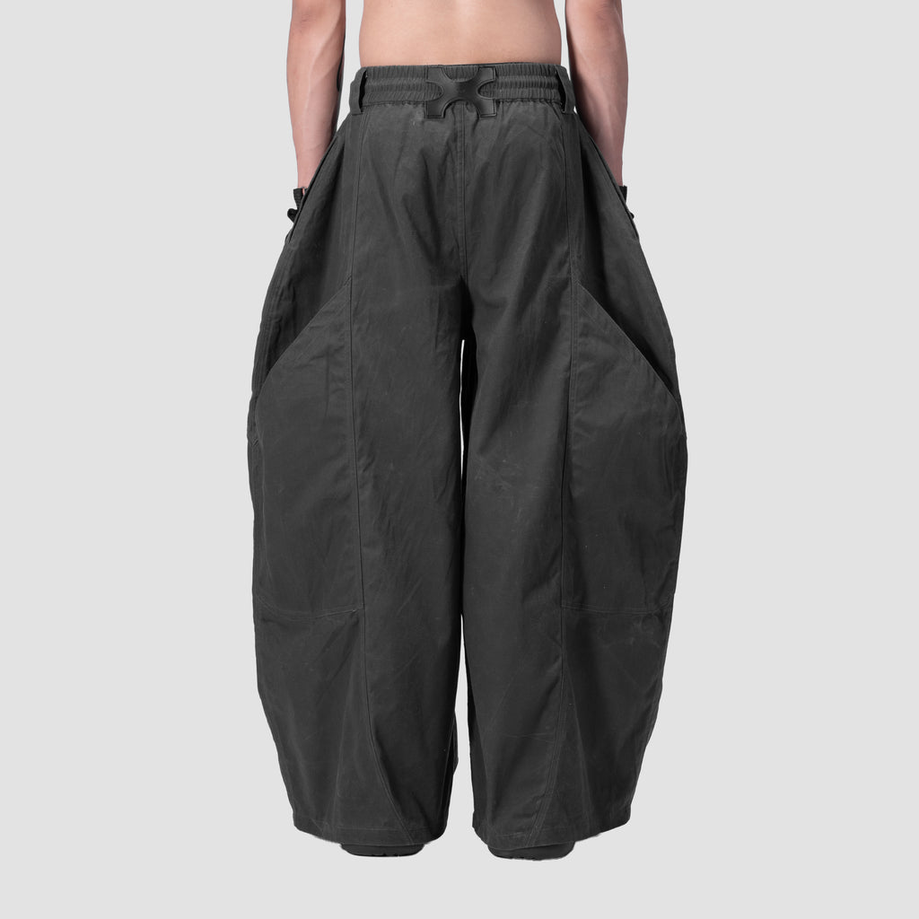 SPLIT CURVE PANTS - GREY