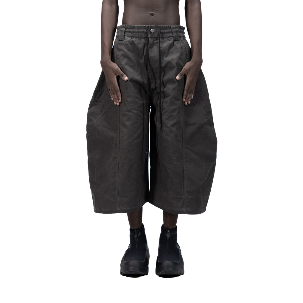 SPLIT CURVE JORTS - GREY