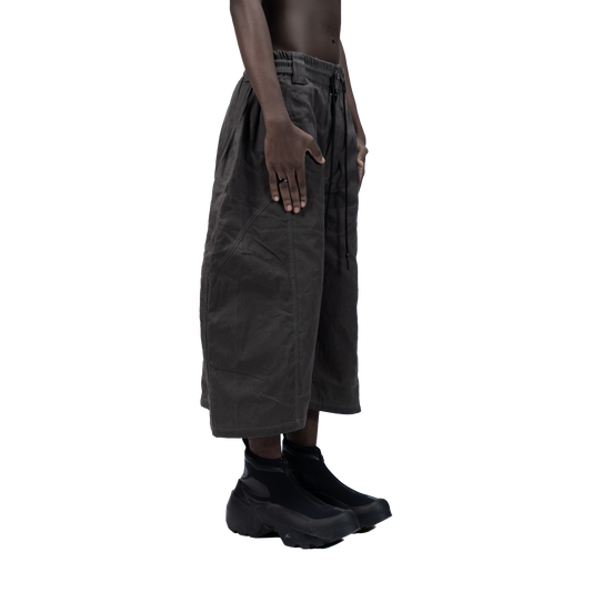 SPLIT CURVE JORTS - GREY