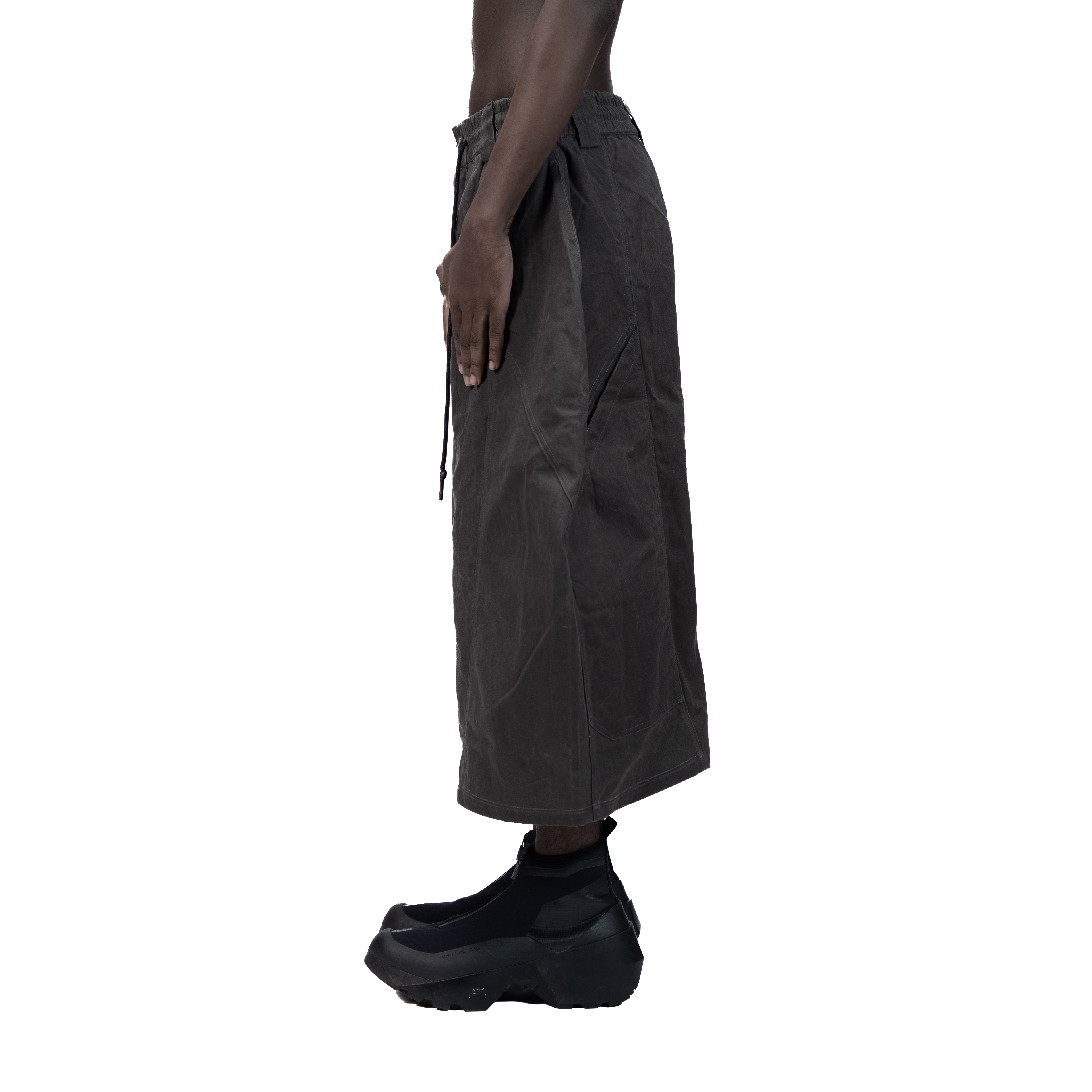 SPLIT CURVE JORTS - GREY