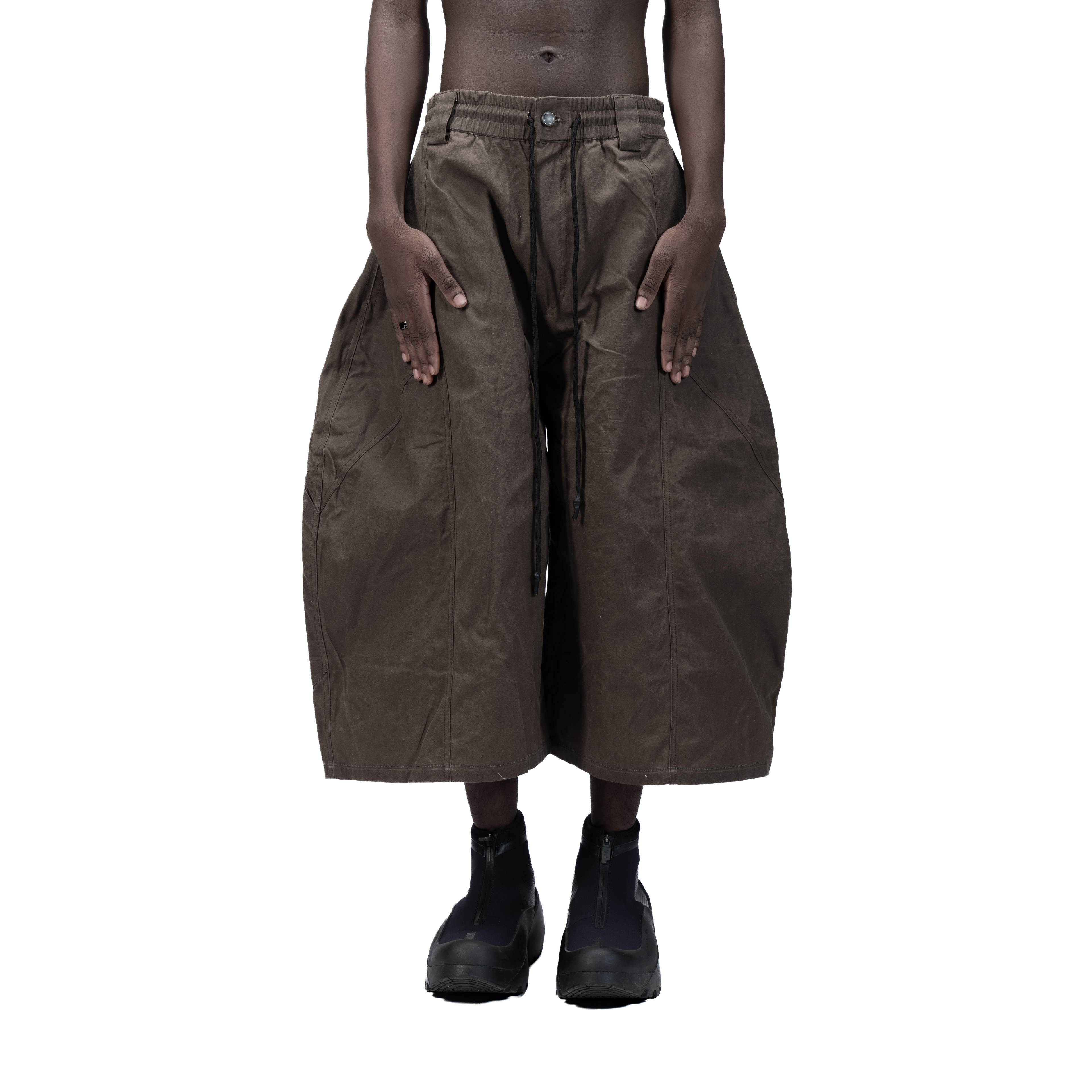 SPLIT CURVE JORTS - BROWN